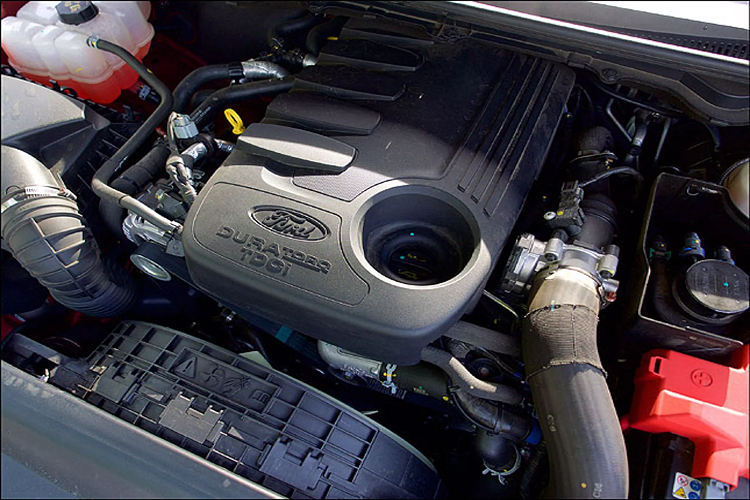 Sử dụng kết hợp với hộp số tự động 6 cấp (6AT), kèm theo đó là hệ thống dẫn động 4 bánh thông minh (4WD) có hệ chuyển đổi mô men xoắn chủ động, đi kèm với hệ thống kiểm soát địa hình tiên tiến.