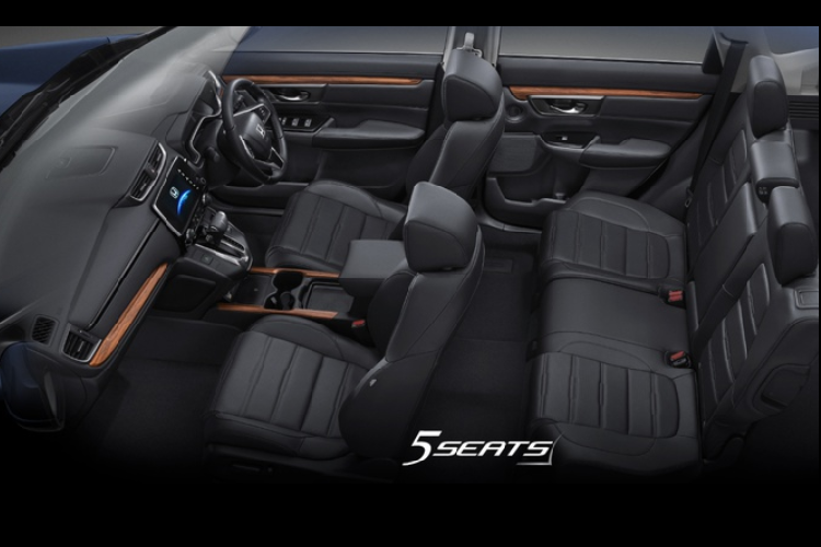 Phiên bản dùng động cơ xăng của Honda CR-V 2020 có 2 biến thể là 5 chỗ và 7 chỗ. Tại Thái Lan, phiên bản CR-V cao cấp nhất được trang bị động cơ turbodiesel i-DTEC 1.6L 4 xi-lanh, công suất 157 mã lực, mô-men xoắn 350 Nm, đi kèm hộp số tự động 9 cấp. Đáng chú ý, biến thể này sử dụng nút bấm chuyển số, thay cho dạng cần gạt truyền thống.