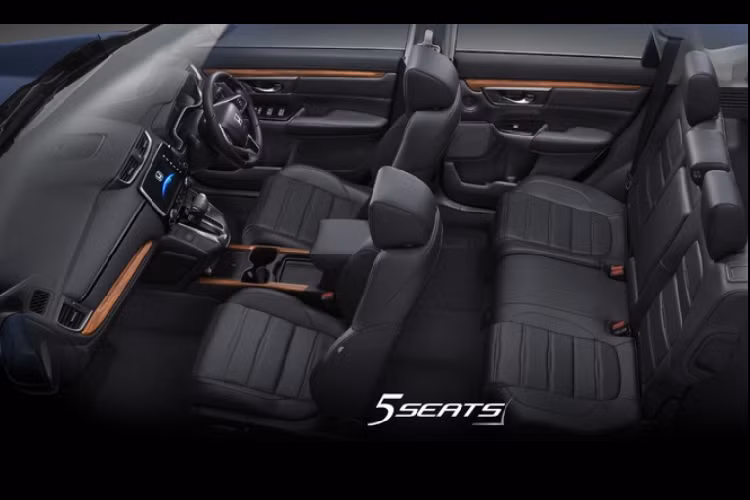 Phiên bản dùng động cơ xăng của Honda CR-V 2020 có 2 biến thể là 5 chỗ và 7 chỗ. Tại Thái Lan, phiên bản CR-V cao cấp nhất được trang bị động cơ turbodiesel i-DTEC 1.6L 4 xi-lanh, công suất 157 mã lực, mô-men xoắn 350 Nm, đi kèm hộp số tự động 9 cấp. Đáng chú ý, biến thể này sử dụng nút bấm chuyển số, thay cho dạng cần gạt truyền thống.