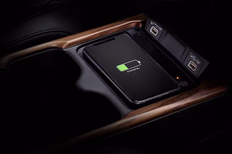 Phiên bản cao cấp DT-EL 4WD được Honda trang bị tính năng an toàn Honda Sensing, bao gồm phanh khẩn cấp tự động, kiểm soát hành trình thích ứng, hỗ trợ giữ làn đường và đèn pha tự động. Trang bị tiêu chuẩn cho tất cả phiên bản là 6 túi khí, kiểm soát ổn định và camera cặp lề.