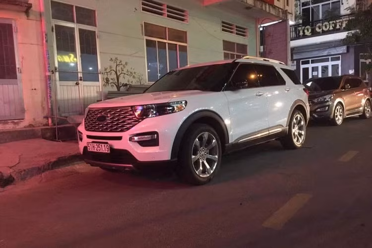 Ford Explorer 2020 dau tien ve Viet Nam toi 4 ty dong?