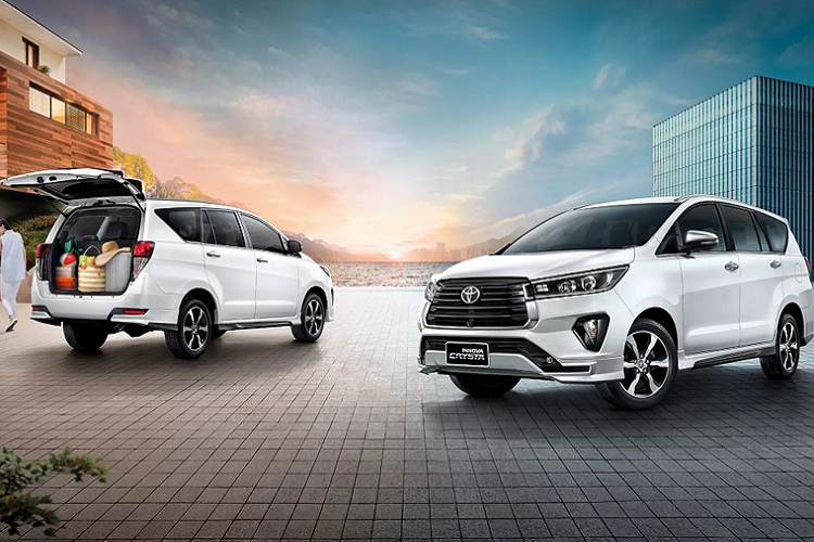 Ở Thái Lan, Toyota Innova Crysta 2021 mới sử dụng máy dầu 4cyl thẳng hàng, dung tích 2.8L (2.755cc) tăng áp (đơn, single turbo), mã GD chia sẻ với dòng bán tải và SUV Hilux và Fortuner. Tuy nhiên, động cơ này được điều chỉnh để mang hiệu suất thấp hơn – tiết kiệm nhiên liệu hơn. Toyota Innova Crysta máy dầu 2.8L có công suất tối đa khoảng 171 mã lực và mô-men xoắn cực đại 360Nm.