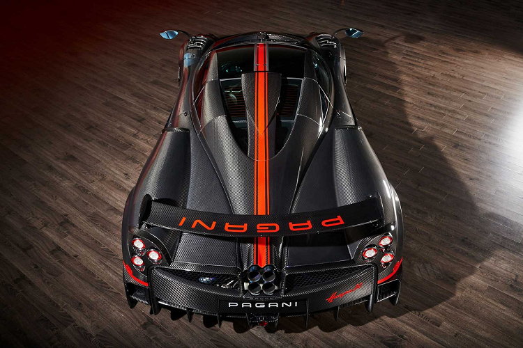 Một nửa trong số 20 chiếc Pagani Huayra BC hàng hiếm này đã được bán cho giới siêu giàu nước Mỹ. Trong đó chiếc dưới đây là một trong những chiếc hiếm hoi được rao bán lại sau ki qua sử dụng.