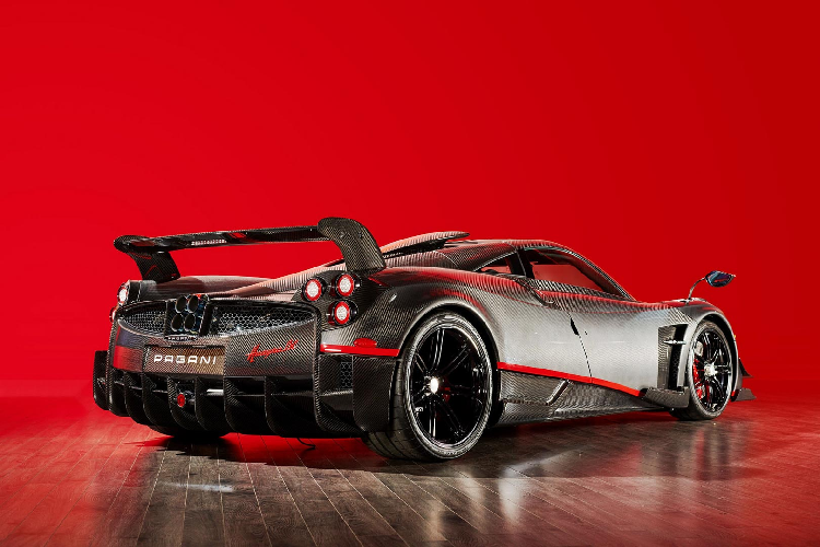 Sức mạnh được truyền xuống cả 4 bánh thông qua hộp số tự động Xtrac 7 cấp hoàn toàn mới. Cảm giác lái của Pagani Huayra BC được hoàn thiện bởi 3 chế độ lái là Comfort, Sport và Track. Với sức mạnh này, Pagani Huayra BC được gọi vui là “thần gió”.