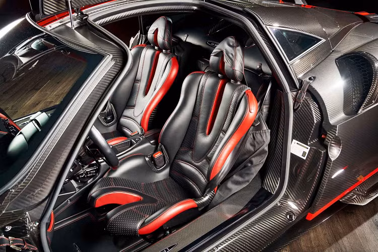 Chiếc siêu xe đắt đỏ này hiện thuộc sở hữu của nhà sưu tập siêu xe dan_am_i. Chiếc xe hiện được đăng bán trên trang web iLusso, một đại lý chuyên bán siêu xe do chính chủ nhân chiếc siêu xe làm chủ.