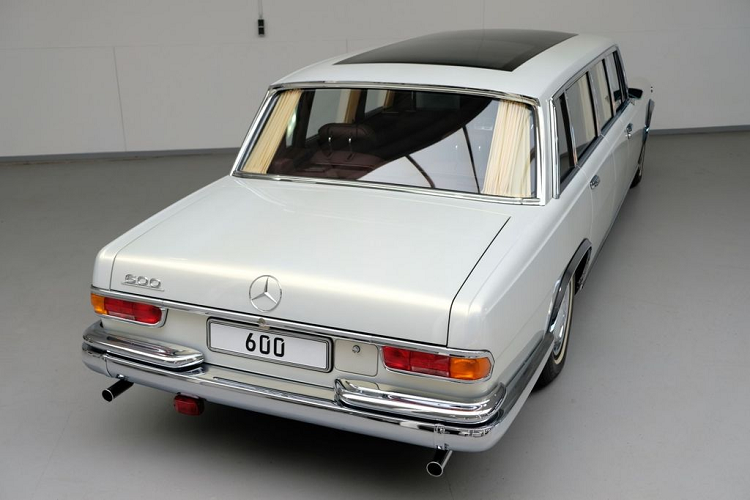 Được bán ra với các biến thể Mercedes-Benz 600 Pullman bao gồm trục cơ sở ngắn, trục cơ sở dài 4 cửa và 6 cửa, dòng sản phẩm 600 đã được chế tạo thủ công từ năm 1963 tới 1981 với tổng số lượng chỉ 2677 chiếc.
