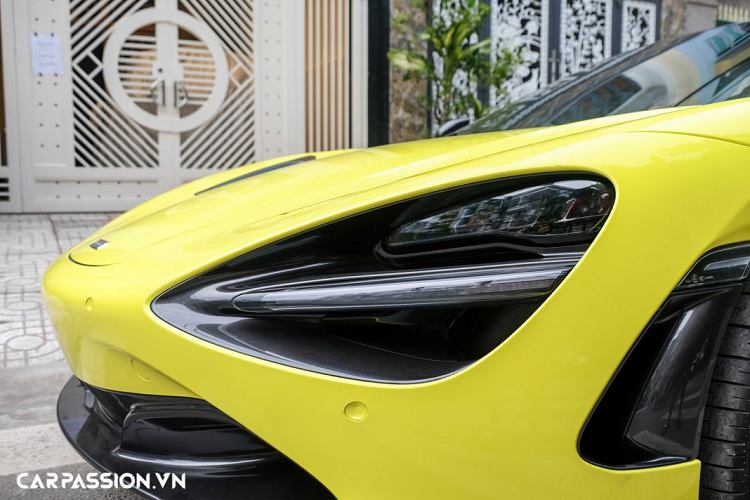 Tính khí động học và cảm giác lái của 720S được các kĩ sư của McLaren đặc biệt quan tâm với việc bổ sung hệ thống Proactive Controller II, 720S cũng được trang bị thêm chế độ drift, đi kèm với đó là hệ thống kiểm soát độ quăng đuôi của thân xe để drift an toàn hơn. McLaren 720S có tỉ lệ khối lượng/mã lực chỉ là 1,78 kg, thấp hơn cả 675LT và chiếc F12 tdf. Hãng xe Anh Quốc tự hào tuyên bố rằng nhờ động cơ mới mà lượng khí thải CO2 được giảm xuống chỉ còn 249 g/km và tiêu hao chỉ 10,9 lít/100 km, giảm đi 10% mức tiêu hao nhiên liệu so với 650S.