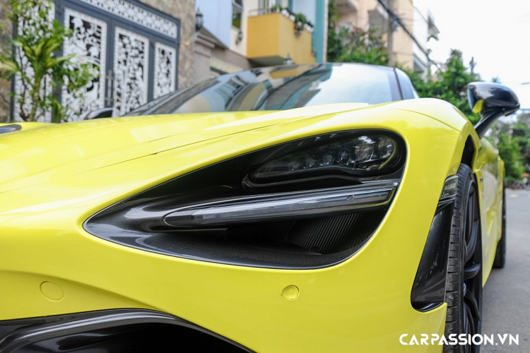 McLaren 720S thế hệ mới chính là bước chuyển mình mạnh mẽ của thương hiệu siêu xe Anh Quốc khi áp dụng ngôn ngữ thiết kế hoàn toàn mới, xe sử dụng khung sườn được làm hoàn toàn từ sợi carbon và phần vỏ xe làm từ những tấm nhôm chắc chắn, điều này giúp giảm thiểu tối đa “cân nặng” cho 720S và tối ưu hóa khả năng vận hành của xe.