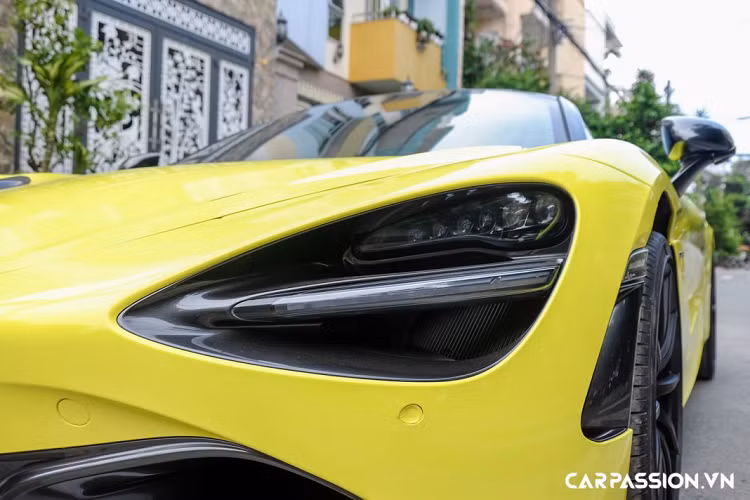 McLaren 720S thế hệ mới chính là bước chuyển mình mạnh mẽ của thương hiệu siêu xe Anh Quốc khi áp dụng ngôn ngữ thiết kế hoàn toàn mới, xe sử dụng khung sườn được làm hoàn toàn từ sợi carbon và phần vỏ xe làm từ những tấm nhôm chắc chắn, điều này giúp giảm thiểu tối đa “cân nặng” cho 720S và tối ưu hóa khả năng vận hành của xe.