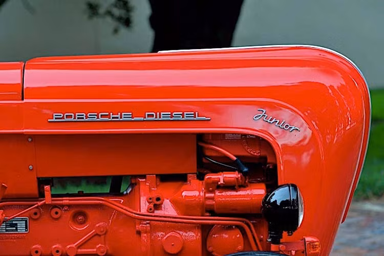 Vào lúc đó, hơn 100.000 chiếc máy kéo Porsche cho nông dân đã được sản xuất, và một trong số chúng, phục chế đẹp mắt như hồi vừa sản xuất, đã vừa được bán tại phiên đấu giá Mecum Kissimmee ở Florida, Mỹ.