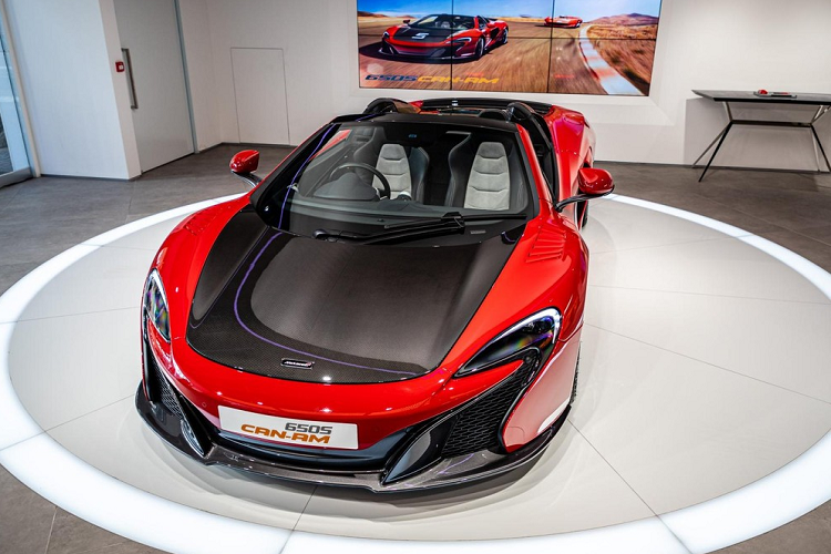 Dòng siêu xe của thương hiệu McLaren đang làm mưa làm gió trên thị trường mua bán xe với các phiên bản mới nhất như GT, 765LT, Senna hay thậm chí là cả siêu xe 3 chỗ ngồi Speedtail. Tuy nhiên, để ôn lại một chút quá khứ, đại lý siêu xe McLaren Hồng Kông đã cho trưng bày nhiều mẫu xe sản xuất giới hạn bên cạnh những siêu xe mới toanh để cho các khách hàng ở đây có thể tham quan.