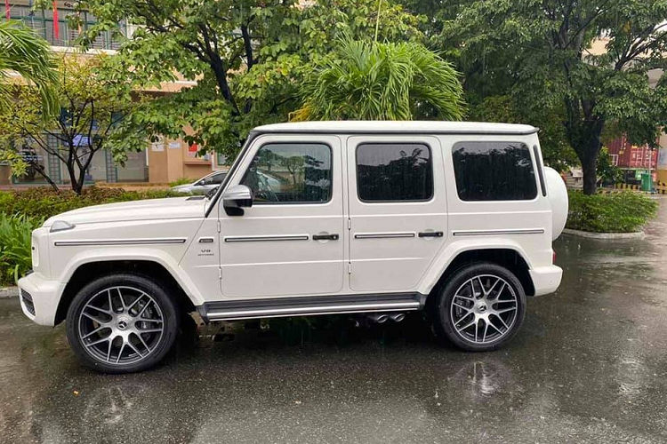 Vào năm ngoái, hãng xe sang đến từ Đức đã kỷ niệm 40 năm ra đời dòng xe SUV huyền thoại Mercedes-Benz G-Class bằng một phiên bản đặc biệt mang tên gọi Stronger Than Time Edition và giới hạn thời gian sản xuất là trong 1 năm. Được biết, Mercedes-Benz G-Class Stronger Than Time Edition mới sẽ được chia thành 3 bản trang bị là G400, G500 và G63 với động cơ khác nhau.