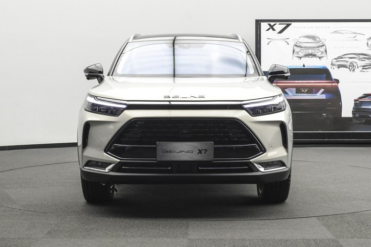 Tại thị trường Việt Nam, giá xe Beijing X7 có mức khởi điểm từ 668 triệu đồng. Giá bán này được đánh giá là khá cạnh tranh khi so với những đối thủ cùng phân khúc tại thị trường Việt Nam.