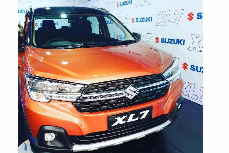 Đến nay, tin đồn đã trở thành sự thật khi những hình ảnh của mẫu xe giá rẻ Suzuki XL7 2020 tại Indonesia được đăng lên mạng. Những hình ảnh này được chụp tại một sự kiện nội bộ của hãng Suzuki Indonesia.