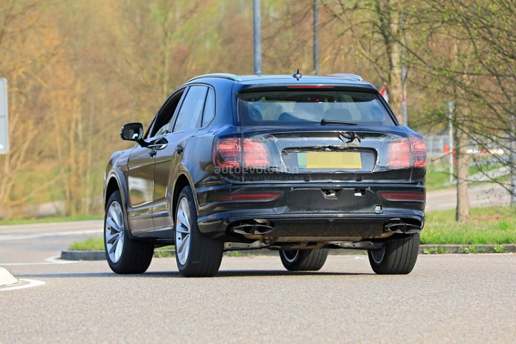 Bentley đang chuẩn bị giới thiệu một phiên bản nâng cấp giữa vòng đời (facelift) dành cho chiếc SUV cao cấp hàng đầu thế giới - Bentayga. Hiện tại, hãng xe sang Anh Quốc đã bắt đầu thử nghiệm Bentayga facelift 2022 mới.