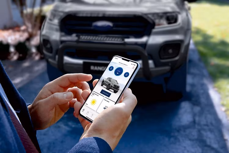 Ứng dụng FordPass Connect là trang bị tiêu chuẩn trên tất cả phiên bản Ranger 2020. Ứng dụng này cho phép điều khiển từ xa các chức năng của xe như khởi động, khóa cửa... Chủ xe cũng có thể kiểm tra được các thông tin về lượng nhiên liệu còn lại, áp suất lốp, tình trạng dầu động cơ... qua điện thoại thông minh.