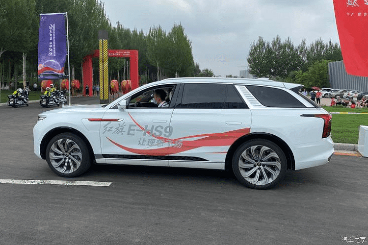 Dựa theo những thông tin chính thức trước đây, E-HS9 sẽ trang bị mô tơ điện được cung cấp bởi Jing-Jin Electric Technologies trên cả trục bánh trước và sau, và có hai phiên bản khác biệt. Phiên bản tiêu chuẩn sẽ có mô tơ trước và sau cùng sản sinh 218 mã lực và 350 Nm mô-men xoắn cực đại, tạo nên công suất tổng hợp 436 mã lực và 700 Nm.