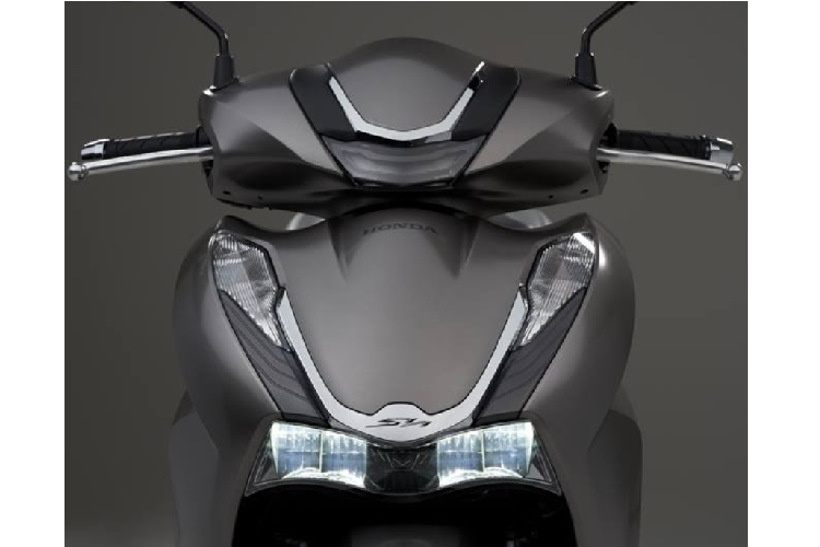 Trang bị động cơ 330cc mới giúp Honda SH sản sinh công suất 29 mã lực tại tua máy 7.500 vòng/phút và mômen xoắn cực đại 32 Nm tại tua máy 5.250 vòng/phút, tăng lên đáng kể so với hiệu năng động cơ xe Forza 350.