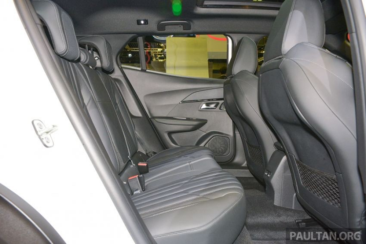 Giá xe Peugeot 2008 2020 tại Singapore dự kiến sẽ khởi điểm từ 118.888 SGD (khoảng 2 tỷ đồng). Điều này không có gì vì thuế phí đánh lên ô tô tại Singapore rất cao.