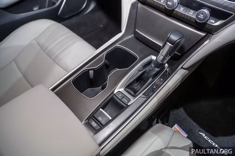 Mẫu sedan đạt chuẩn 5 sao của ASEAN NCAP với các công nghệ như hệ thống cân bằng điện tử, hỗ trợ khởi hành ngang dốc, kiểm soát lực kéo, hỗ trợ quan sát làn đường, cảnh báo chống buồn ngủ, cảnh báo áp suất lốp.