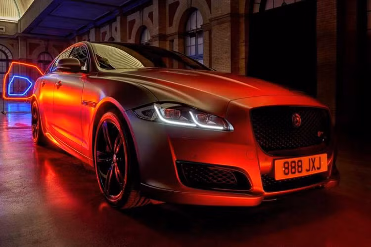  Jaguar XJ – 49,8 ngày Theo đó, chủ sở hữu Jaguar XJ mất khoảng 49,8 ngày để bán được chiếc xe đã qua sử dụng của mình, cao hơn đôi chút so với khoảng thời gian trung bình 46,9 ngày. Giá xe vào khoảng 52.644 USD.