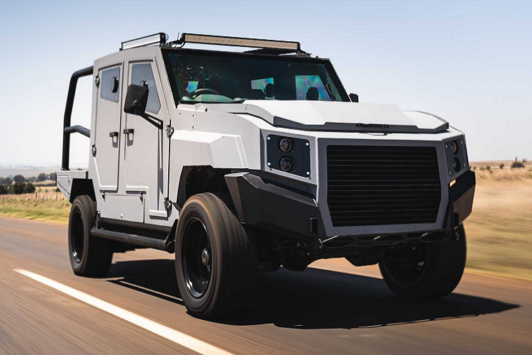 Nếu cảm thấy như thế là chưa đủ an toàn, SVI cũng sẵn sàng cung cấp một phiên bản Max 3 bọc giáp bảo vệ cấp độ B7. Cấp độ này có nghĩa rằng phương tiện có thể chống chịu cả loại đạn xuyên giáp. Ở Nam Phi, việc sở hữu một chiếc xe với cấp độ bảo vệ thế này sẽ cần giấy phép đặc biệt từ chính phủ, và thông thường chỉ những công ty an ninh có đăng ký hoặc cơ quan chính phủ là có thể lấy được mà thôi.