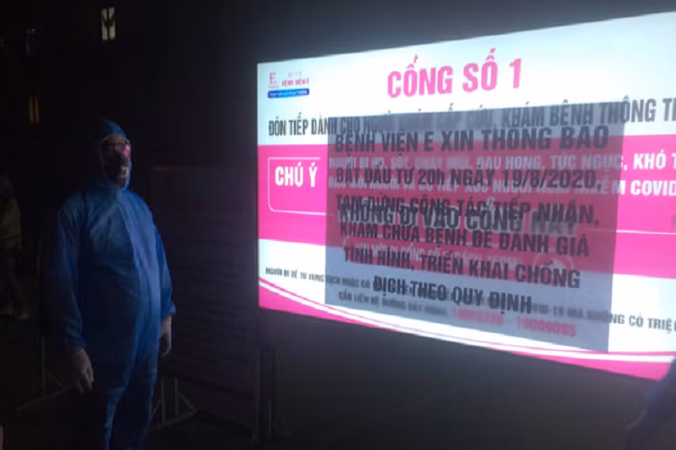 Cach ly 50 y bac si la F1, Benh vien E chuan bi kich ban xau nhat-Hinh-2