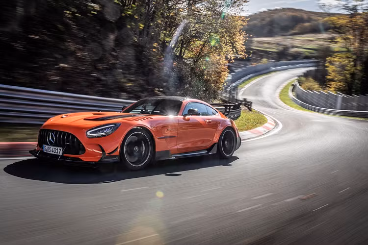 Thực tế, chiếc siêu xe Mercedes-AMG GT Black Series đã thực hiện 2 lượt chạy khác nhau. Trong đó, thành tích 6:43.616 được thực hiện với đường chạy dài khoảng 20,6 km (12,8 dặm). Một đường chạy khác dài gần 21 km (12,944 dặm) được chiếc siêu xe đầu bảng của Mercedes-AMG hoàn thành trong thời gian 6:48.047.