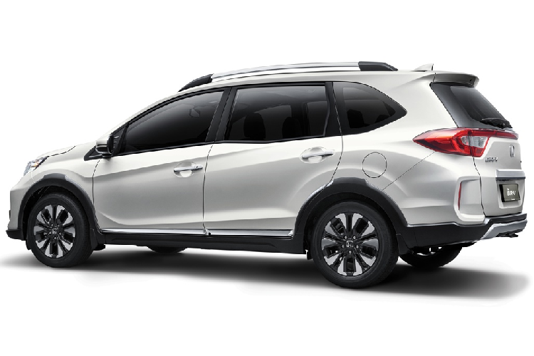 Trang bị tiêu chuẩn ở ngoại thất bao gồm mâm 2 tông màu 16 inch, ăng-ten vây cá mập và một cản sau mới. Trang bị an toàn trên xe vẫn tương tự phiên bản hiện hành với 2 túi khí phía trước, kiểm soát ổn định điện tử, ABS và EBD.