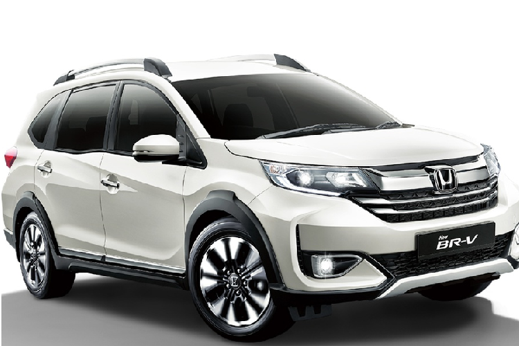 Nhìn từ phía trước, lưới tản nhiệt của Honda BR-V bản nâng cấp và cản trước đã được thay đổi trông hầm hố và dữ tợn hơn. Phiên bản cao nhất được trang bị sẵn đèn sương mù dùng công nghệ LED.
