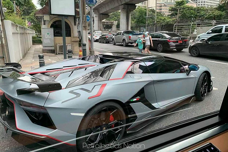 Trên mẫu Aventador SVJ Roadster, hãng siêu xe nước Ý vẫn giữ nguyên DNA trong các khâu thiết kế và vận hành từ bản coupe.