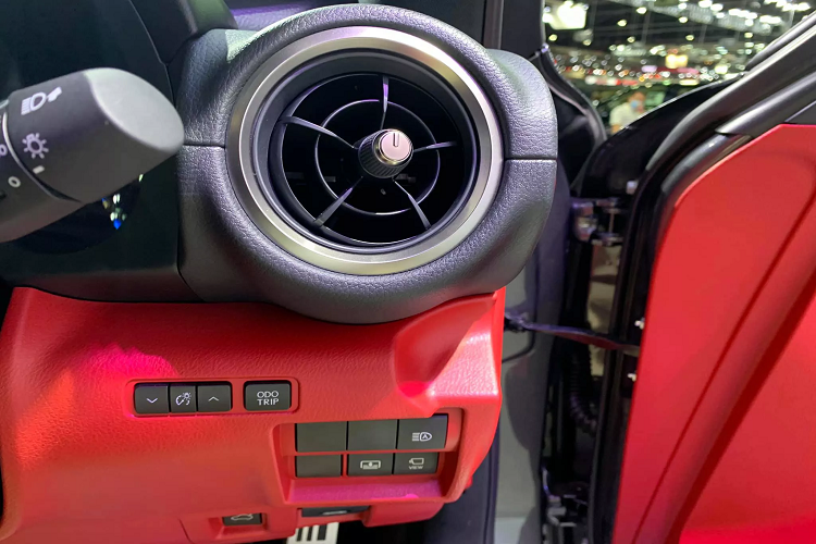 Nhờ thương hiệu được lòng khách Việt, thiết kế sang trọng và động cơ bền bỉ, Lexus IS 2021 hứa hẹn sẽ thu hút nhiều khách Việt có xu hướng mua xe sang Nhật “ăn chắc mặc bền”.