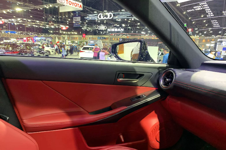 Lexus IS chắc chắn sẽ trở thành lựa chọn khác biệt hơn so với bộ ba xe đức C-Class/A4/3Series.