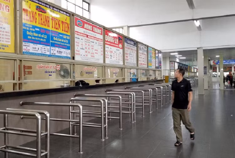 Nghi Tet duong lich: Nganh van tai that thu, chu xe...