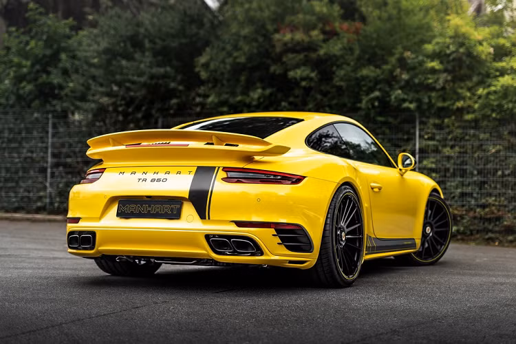 Bản độ Porsche 911 này có tên đầy đủ là Manhart TR 850. Con số 850 đại diện cho công suất tối đa 850 PS, tương đương 838 mã lực. Xe vẫn được trang bị khối động cơ boxer tăng áp kép 3.8L nhưng đã được tinh chỉnh khá nhiều. Đi cùng với đó, mô-men xoắn cực đại nay đạt mức 1.090 Nm. Chiếc Porsche 911 Turbo S tên mã 911.2 khi ra mắt năm 2017 có thông số 572 mã lực và mô-men xoắn 750 Nm.