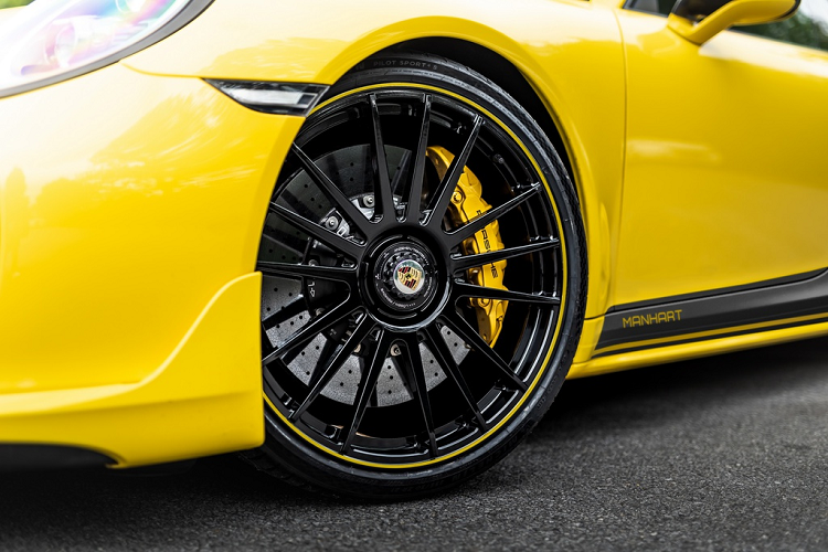 Hệ thống phanh nguyên bản vẫn được giữ lại, tuy nhiên bộ mâm được thay mới là loại Levalla LVL 1.1. Trong đó, bánh trước có kích thước 21 inch và bánh sau đường kính 22 inch. Cỡ lốp trước/sau lần lượt là 255/30 và 325/25.