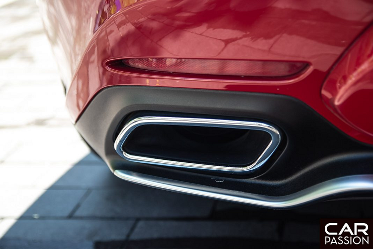 Sau một số lần được nâng cấp cũng như thay đổi màu sắc ngoại thất, chiếc xe đã được “trở về” với trạng thái nguyên bản, lược bỏ các chi tiết độ nâng cấp cũng như lớp dán chrome trên phần ngoại thất.