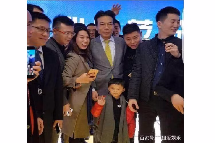 Phien ban Jack Ma nhi co cuoc song the nao sau khi noi tieng?-Hinh-3