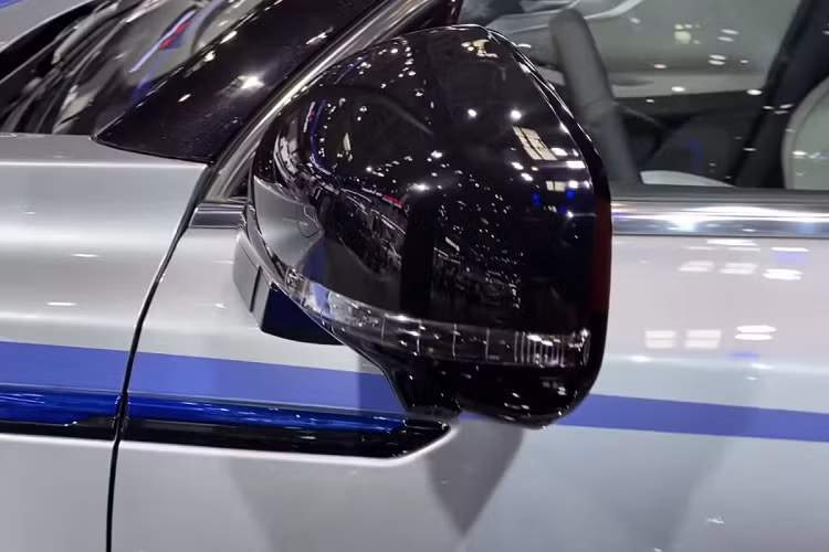 Tốc độ tối đa của Beijing X7 PHEV là 180 km/h. Là mẫu xe thân thiện với môi trường, Beijing X7 PHEV chỉ tốn khoảng 1,4 lít xăng cho 100 km. Đây là mức tiêu thụ nhiên liệu tốt với mẫu xe đô thị.