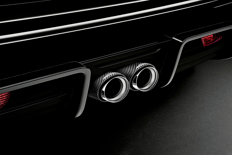 JCW Nightfall Edition vẫn được giữ nguyên động cơ tăng áp 2.0L của JCW. Khối động cơ này sản sinh công suất 228 mã lực và mô-men xoắn cực đại 320 Nm, xe sử dụng hộp số tự động 8 cấp. Hệ thống phanh trên xe được nâng cấp bằng loại phanh thể thao, phần đầu ống xả được ốp carbon.