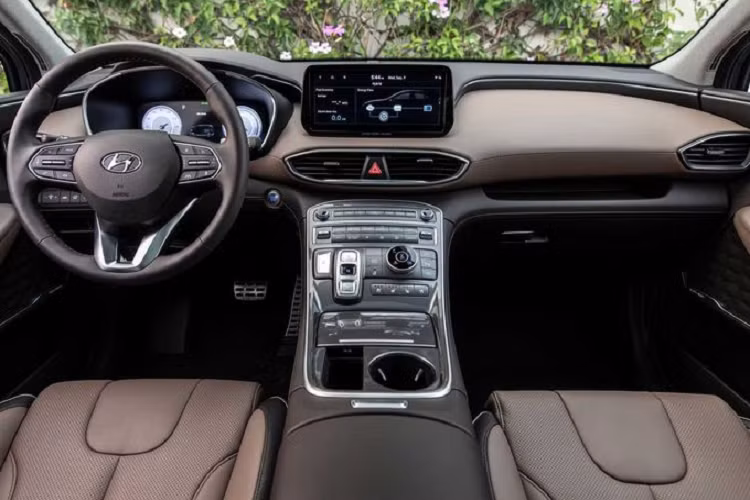 Nền tảng này hứa hẹn sẽ đem đến cho chiếc SUV khả năng hiệu suất, xử lý lái và an toàn tốt hơn. Đồng thời, nền tảng mới cũng mở đường cho Santa Fe bước vào thế giới điện hóa.