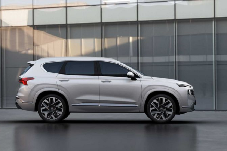 Trong khi đó, biến thể Calligraphy hàng đầu mới của Hyundai SantaFe thế hệ mới sẽ có giá lên tới 43.475 USD (khoảng 1 tỷ đồng), tăng những 2.725 USD (khoảng 63,2 triệu đồng) so với phiên bản cao nhất hiện tại (SantaFe Limited 2020). Tất cả các mức giá trên đều đã bao gồm phí vận chuyển.