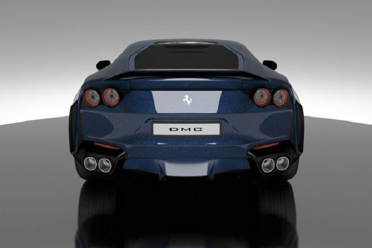 Với bản độ này, DMC không tiết lộ khả năng tăng tốc chi tiết của chiếc xe, nhưng cho biết rằng vận tốc tối đa có thể sẽ lên đến 350 km/h.