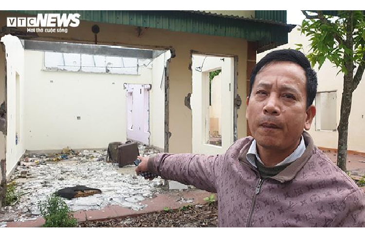 Cũng theo ông Nhàn, sáng 4/10/2017, công nhân vẫn tới công ty làm việc nhưng có 4 đàn em của Đường "Nhuệ" nằm tại công ty, đuổi không cho thợ vào. Bản thân ông Nhàn đi lấy vật liệu về tới nơi cũng bị chặn và bị những kẻ kia chửi bới, đuổi ra ngoài. Từ đó Công ty TNHH Lâm Quyết dừng hoạt động.