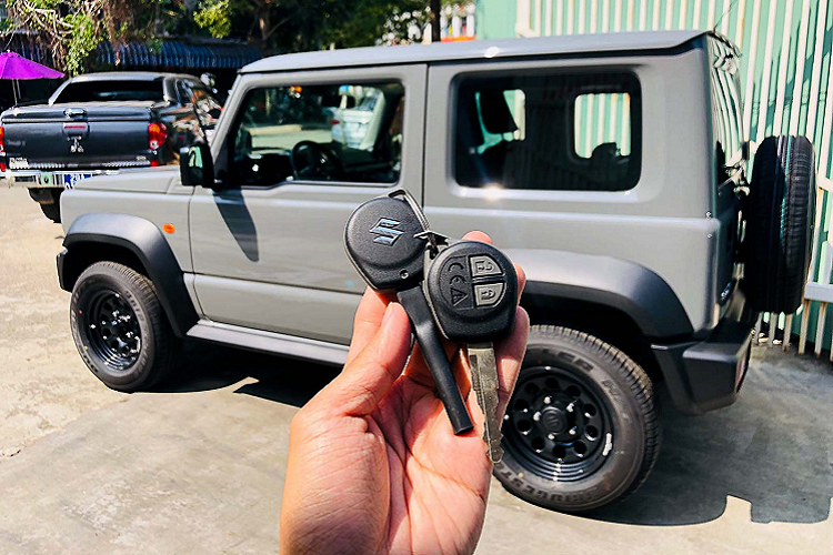 Xe sử dụng động cơ Xăng 4cyl dung tích 1.5L (N/A; K15B) cho công suất tối đa 100 mã lực tại 6.000 v/p và mô-men xoắn cực đại 128Nm có được từ 4.400 v/p.