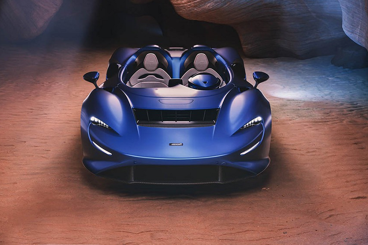 Hệ thống AAM không phải là điểm sáng duy nhất trên chiếc Mclaren Elva 2020 mới. Ở những chiếc Mclaren, cái thu hút mọi người là thiết kế khí động học và chiếc xe này cũng không thiết điều đó. Ở bên ngoài, Mclaren Elva sở hữu thiết kế mang hơi hướng tương lai và sẽ được sử dụng trên những chiếc Mclaren trong tương lai.