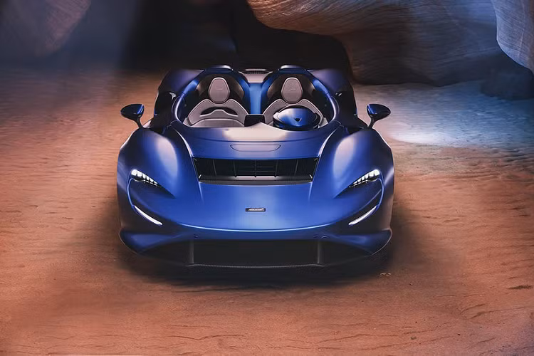 Hệ thống AAM không phải là điểm sáng duy nhất trên chiếc Mclaren Elva 2020 mới. Ở những chiếc Mclaren, cái thu hút mọi người là thiết kế khí động học và chiếc xe này cũng không thiết điều đó. Ở bên ngoài, Mclaren Elva sở hữu thiết kế mang hơi hướng tương lai và sẽ được sử dụng trên những chiếc Mclaren trong tương lai.