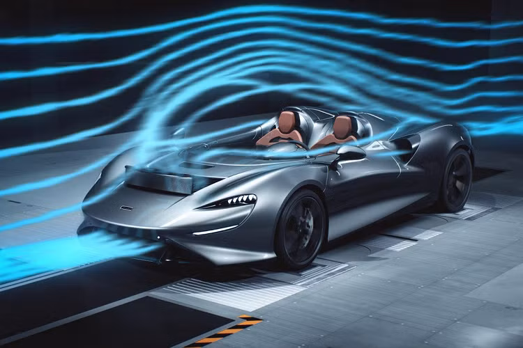 Còn về phần Evla, có lẽ, chiếc xe này sẽ phù hợp nhất khi được sử dụng cho các buổi gặp mặt cuối tuần hoặc các cuộc gặp gỡ siêu xe. Vì là một chiếc siêu xe không được trang bị kính chắn gió lẫn mui xe, Elva khó lòng có thể trở thành một sự lựa chọn thường xuyên hay ở những chuyến đi xa.