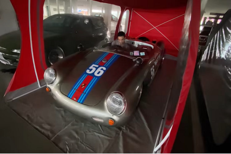 Tuy nhiên, không gian nội thất có phần chật đối với một người cao trên 1,8 mét như của CB Media. Chiếc roadster bé nhỏ trông cũng rất ngầu, thu hút sự chú ý trên đường phố và tuyệt nhất là nó không “đứt gánh giữa chừng” như chiếc Lamborghini kia.