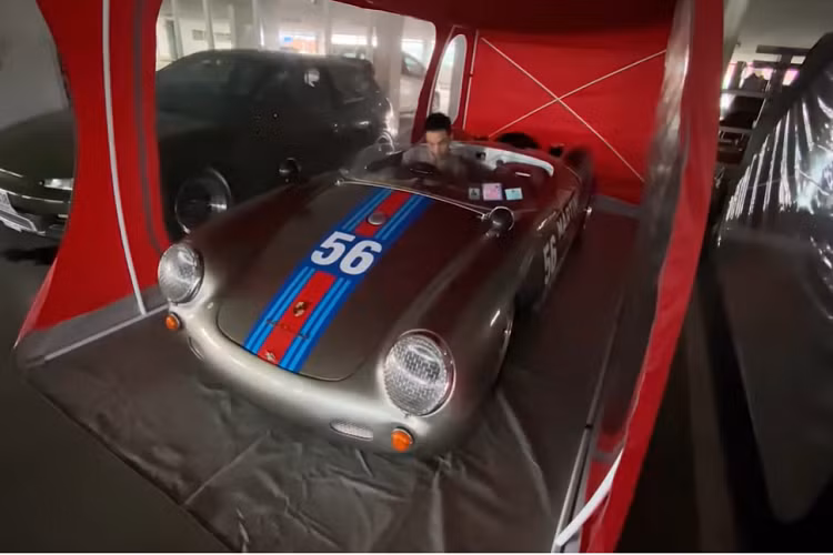 Tuy nhiên, không gian nội thất có phần chật đối với một người cao trên 1,8 mét như của CB Media. Chiếc roadster bé nhỏ trông cũng rất ngầu, thu hút sự chú ý trên đường phố và tuyệt nhất là nó không “đứt gánh giữa chừng” như chiếc Lamborghini kia.